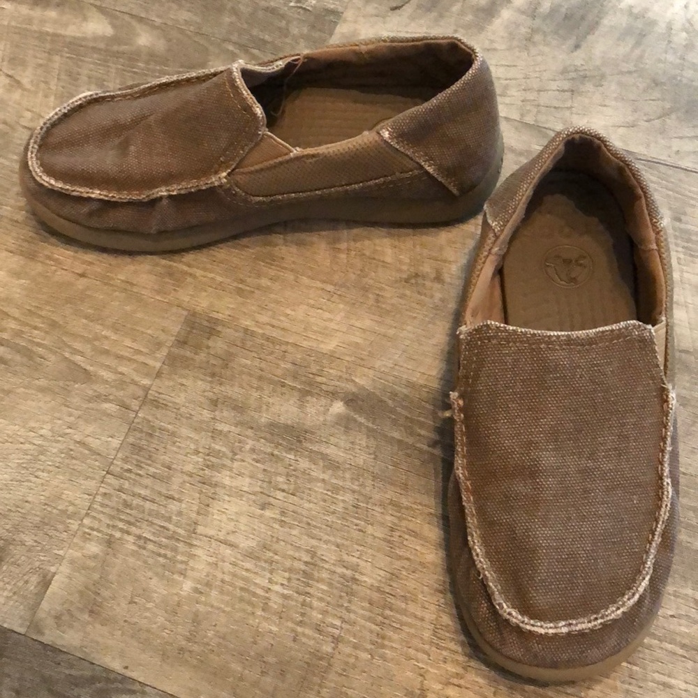 Boys crocs